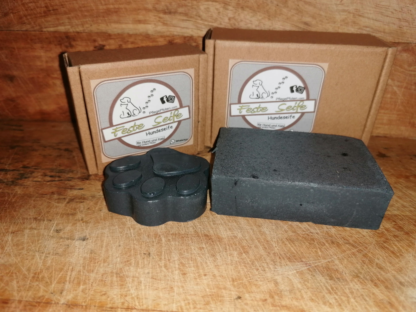 Hundeseife - Schwarze Seife - Feste Seife ohne Duft - Aktivkohle & Salz - Seifenstück 100g