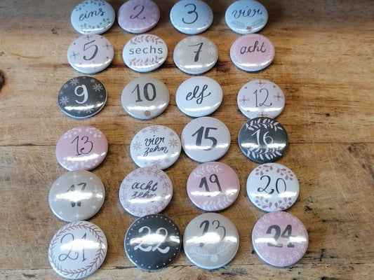 Adventskalender - Zahlen - Buttons - Pins - 1-24 - Rosa + Grau + Weiß + Schwarz