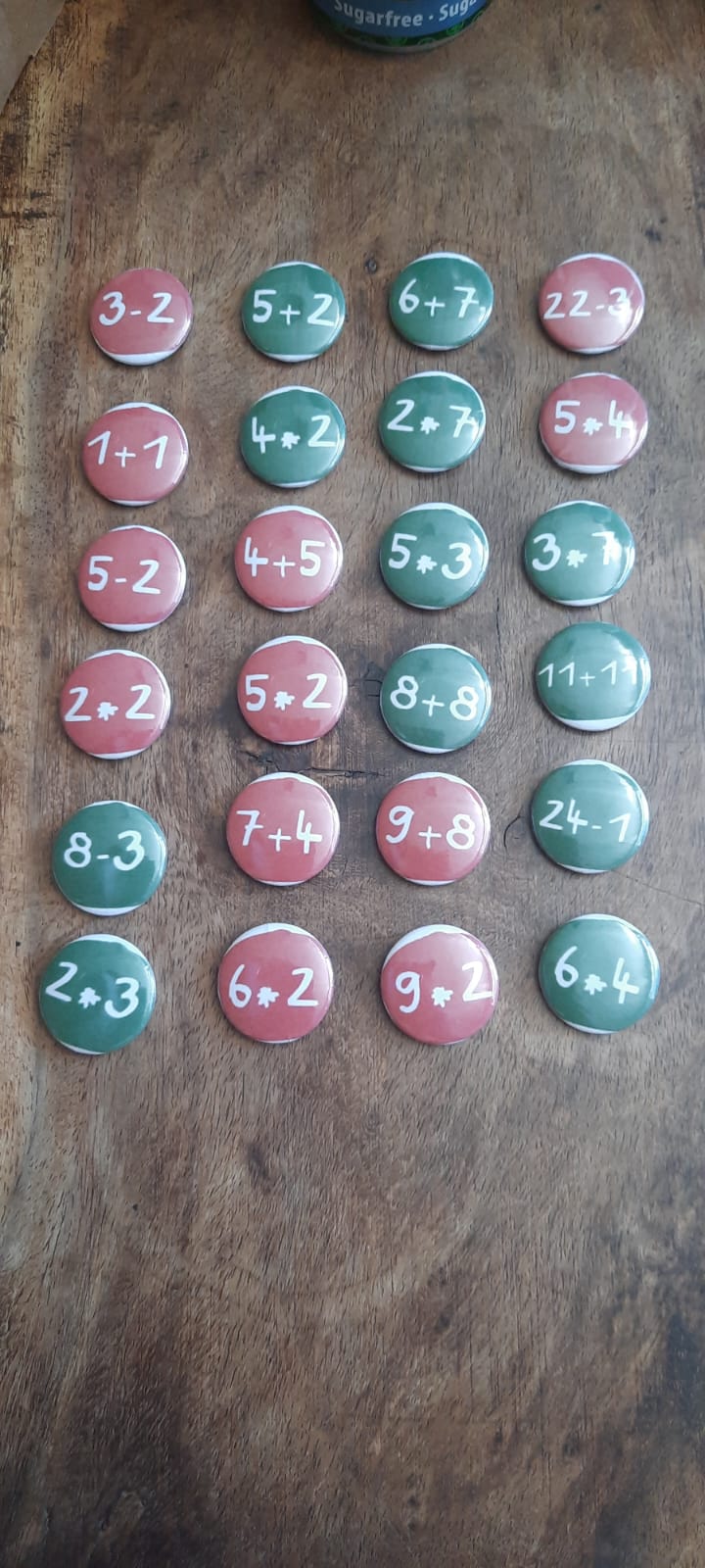 Adventskalender - Zahlen - Buttons - Pins - 1-24 - Grün + Rot + Rechnen